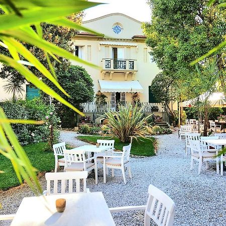 Hotel Club I Pini - Residenza D'Epoca In Versilia Lido di Camaiore Buitenkant foto