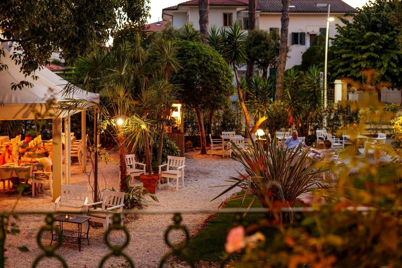 Hotel Club I Pini - Residenza D'Epoca In Versilia Lido di Camaiore Buitenkant foto